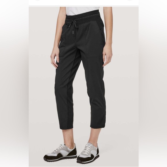 lululemon athletica Pants - Lululemon Dance Studio Mid Rise Cropped Joggers Size 6